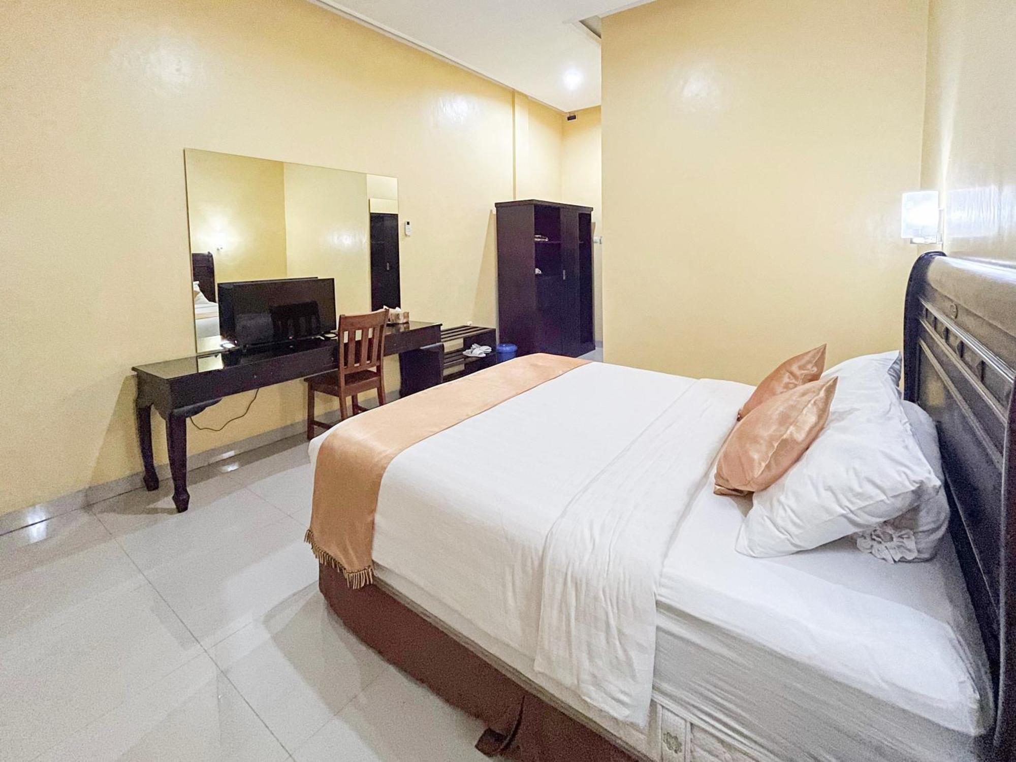 Kartika Hotel Syariah Pacitan Mitra Reddoorz Luaran gambar